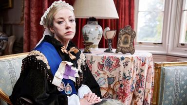 Según Philomena Cunk 1x3